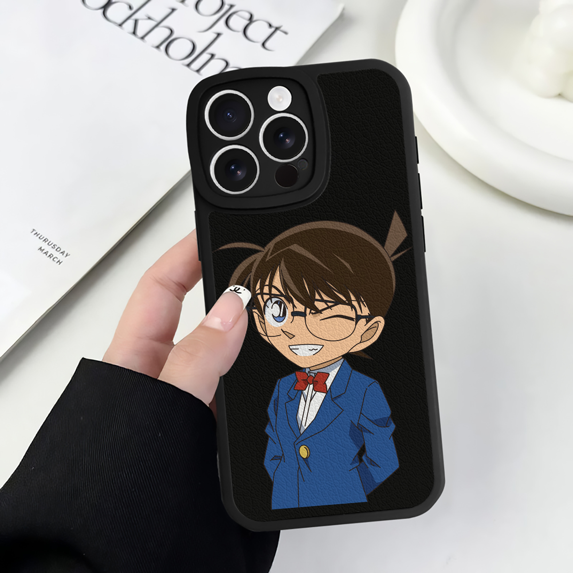 （画像用） 名探偵コナン 江戸川 コナン Detective Conan Conan Edogawa 【iPhone 16シリーズ対応】シリコンスマホケース（レザー調） 材質：シリコン